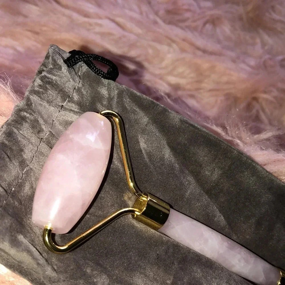 Jade Roller Pink & Gold - Picture 2 of 3
